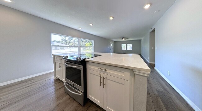 Building Photo - 3841 16th Ave S