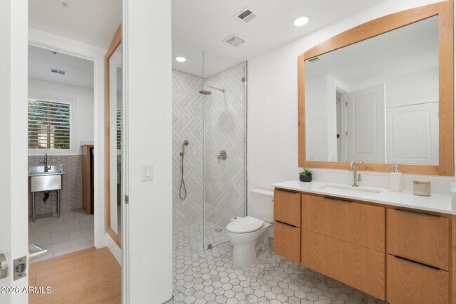 Building Photo - 7471 E Sunnyvale Dr