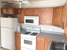 Building Photo - 374 Thames St