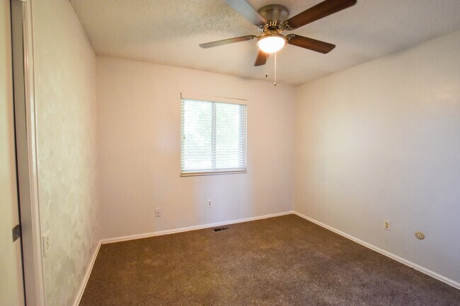 Building Photo - 4925 Hackamore Dr N