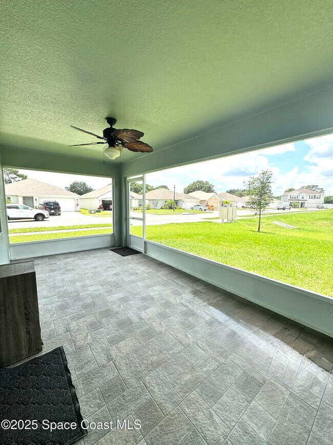 Building Photo - 1066 Dania Cir
