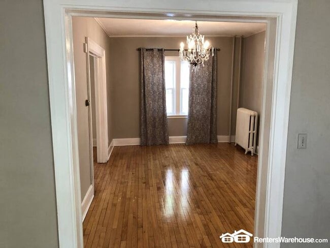 Building Photo - 4BR 2BA HOME IN UPTOWN AVAILABLE 10/4!