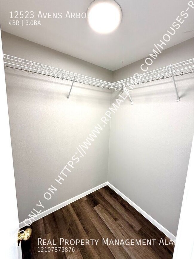 Building Photo - 12523 Avens Arbor