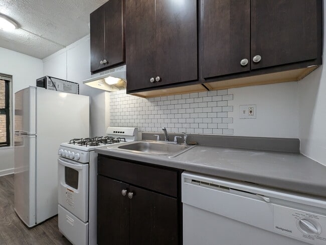Building Photo - 5417 N Kenmore Ave