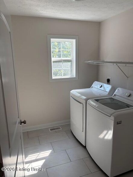 Building Photo - 401 Butterfield Dr