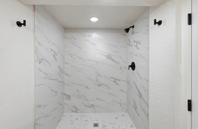 Building Photo - 313 E 800 S