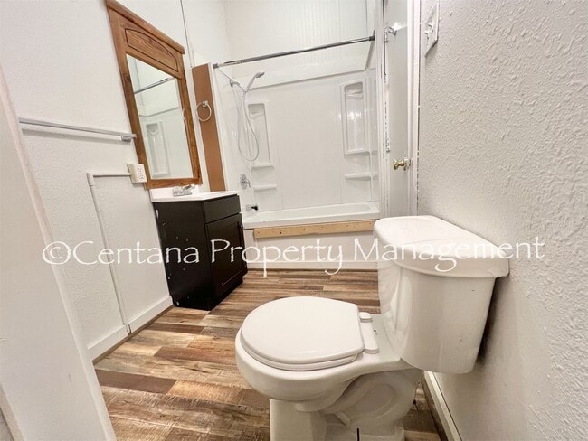 Building Photo - 2 bedroom on the main floor of a duplex on Main St!