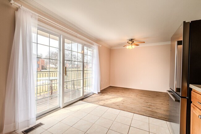 Building Photo - 474 N Fox Hills Dr