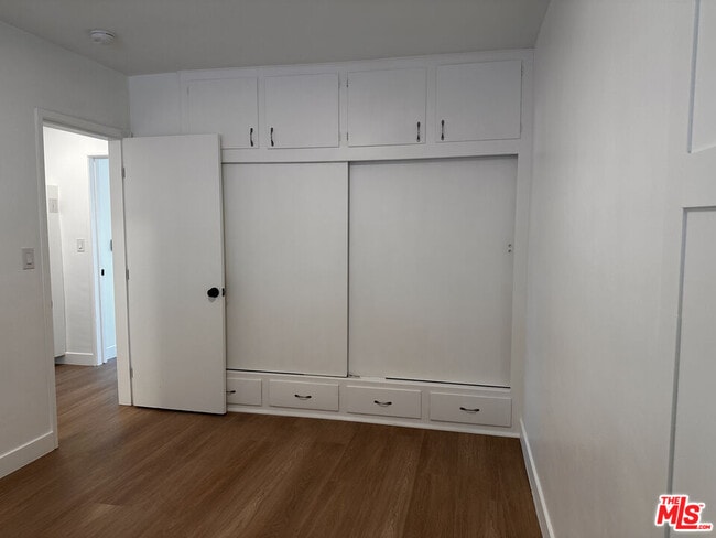 Building Photo - 1160 N Fries Ave