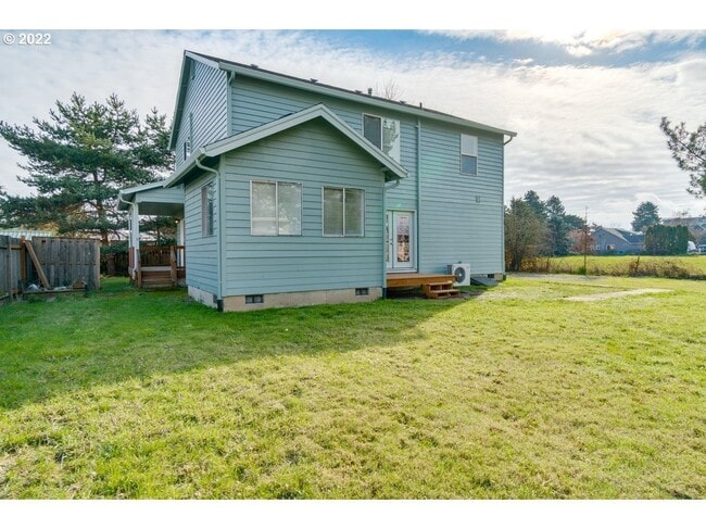 backyard - 835 S Wynooski St