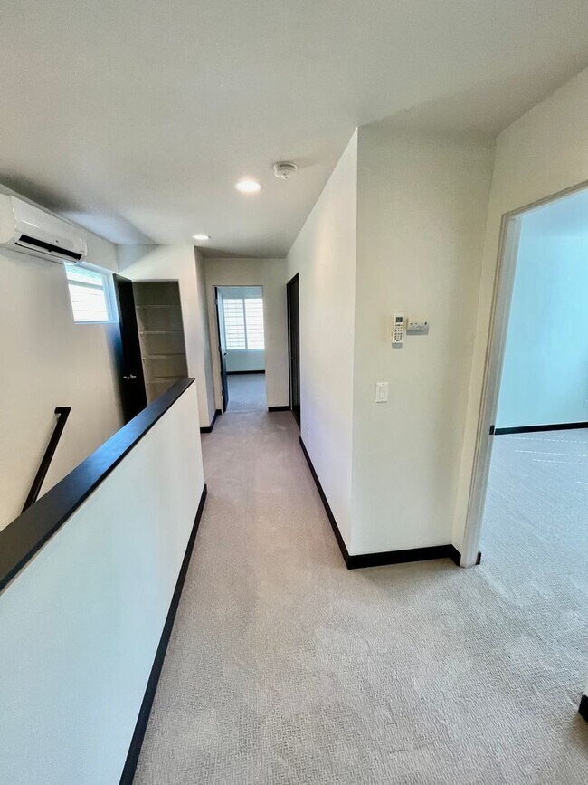 Building Photo - ** HALF MONTH'S FREE RENT **Modern 3bd/2.5...