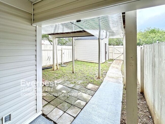 Building Photo - 2-Bedroom Home with Modern Amenities Near ...