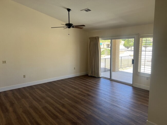 Building Photo - Beautifully Updated 2 Bedroom, 2 Bathroom ...