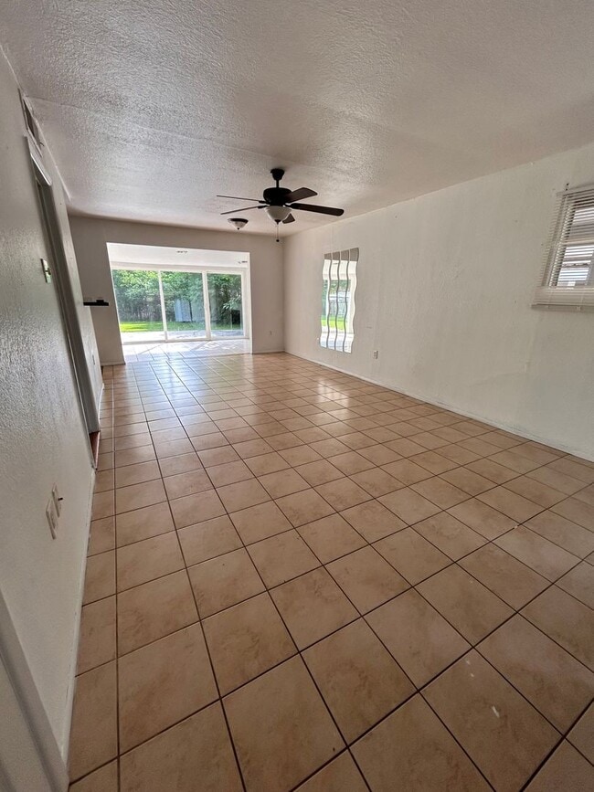 Building Photo - Beautiful Home Close to Tara in Mid City