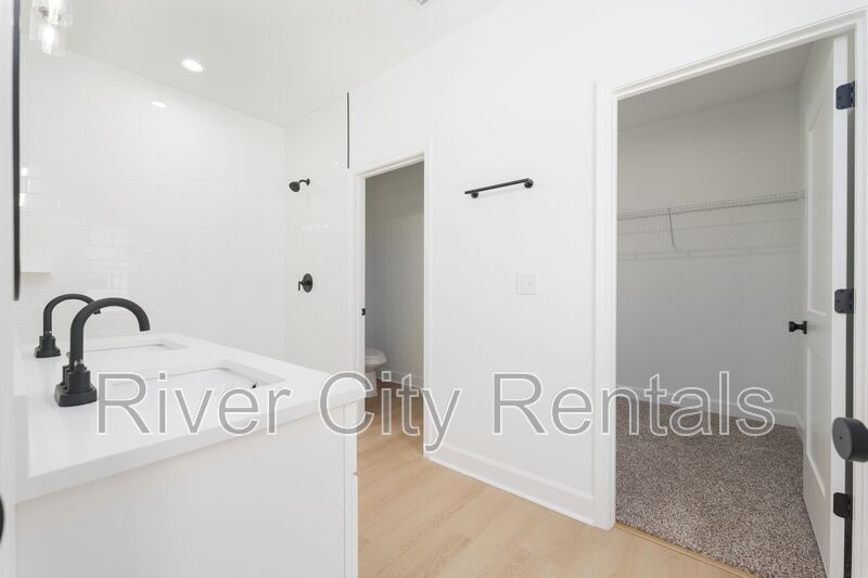 Building Photo - 9273 Dolphin St