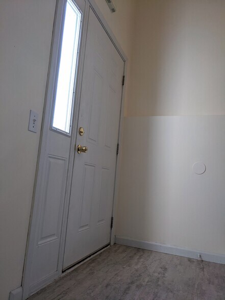 Building Photo - 1031 Arlington Ct