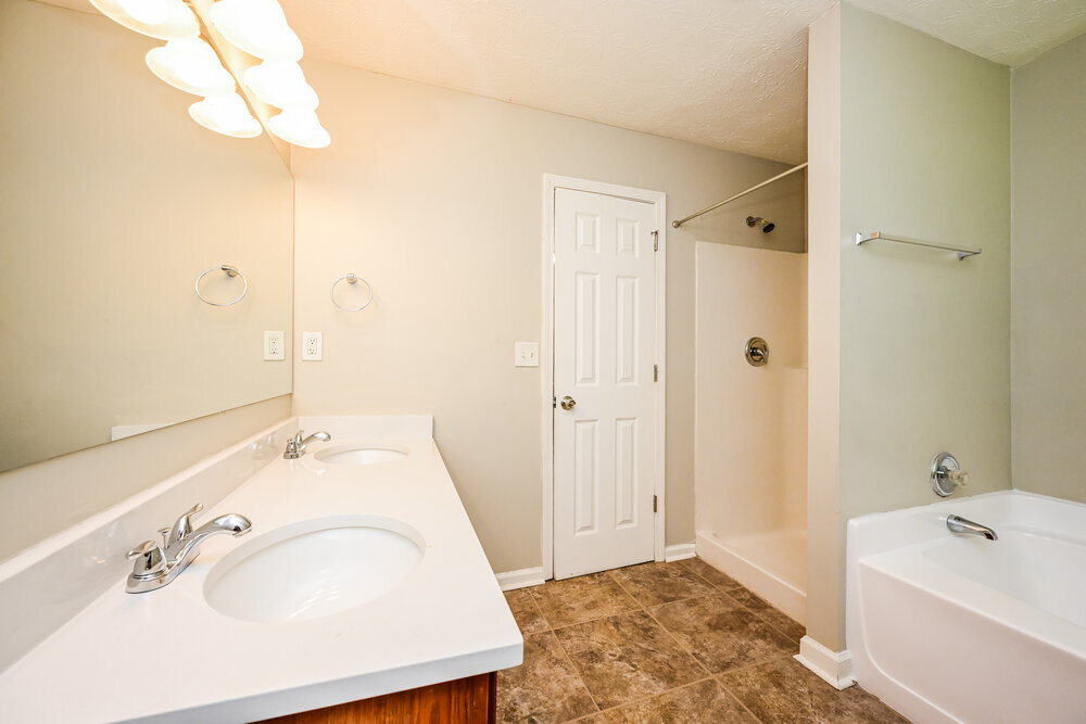 Building Photo - 2059 Oak Terrace Dr SE