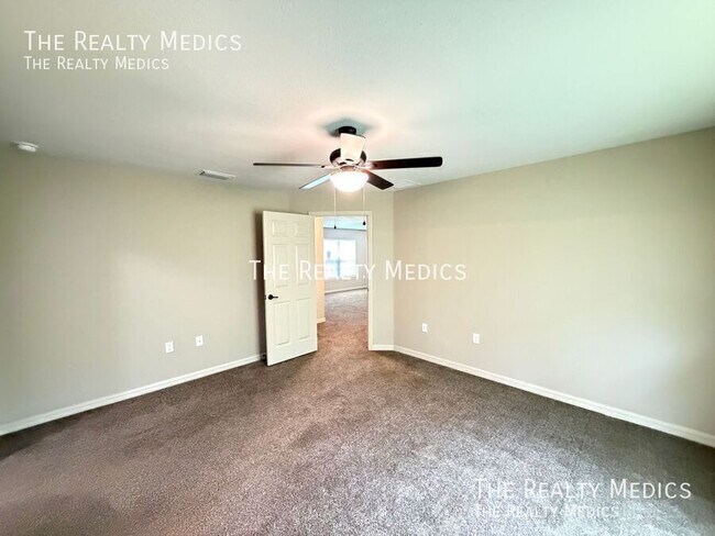 Building Photo - 4864 SE 137th Pl