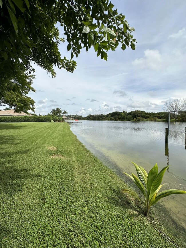 Building Photo - Gorgeous and private retreat to call home