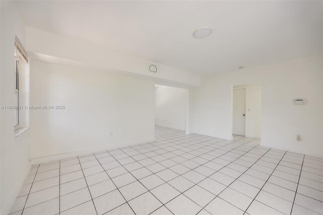 Building Photo - 953 SW 11th St