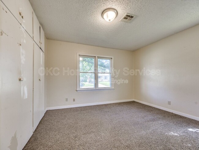 Building Photo - 3304 SE 19th St