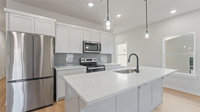 Building Photo - 1700 Cuppett Cir