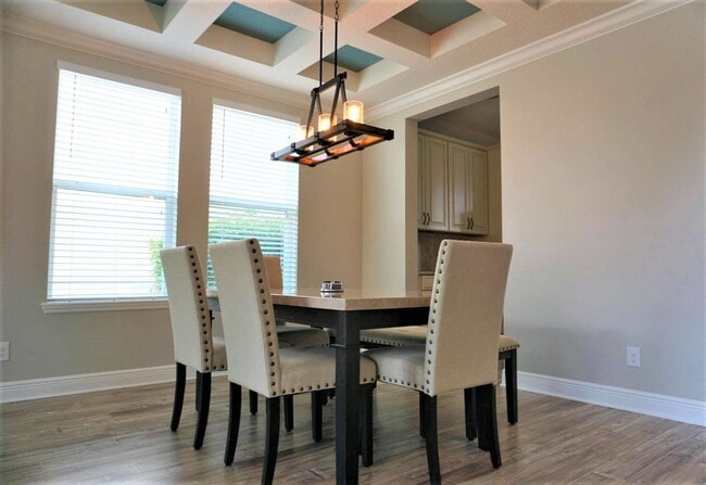 Building Photo - Orchard Hills 6 bed / 3.5 Bath - Partially Furniushed