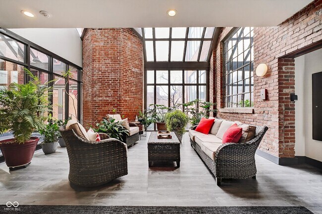 Building Photo - 430 N Park Ave