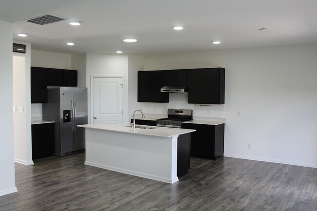 Building Photo - Beautiful 5 BR in Danville!