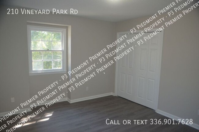 Building Photo - 210 Vineyard Park Rd