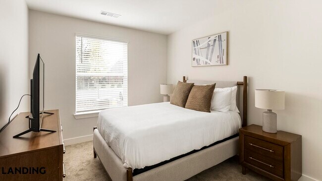 Building Photo - 556 Martin Rd SW