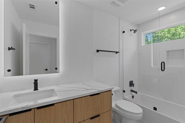 Building Photo - 909 Payne Ave