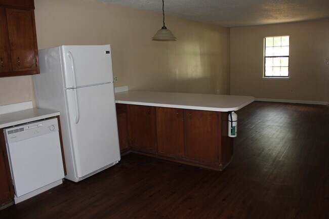 Building Photo - 2700 Doncaster Dr