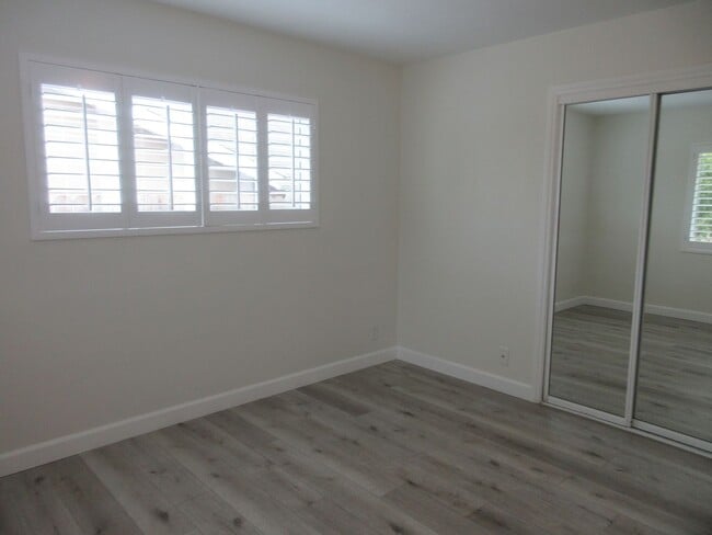 Building Photo - Beautifully updated Porter Ranch 3bed / 2 bath Home on Canby