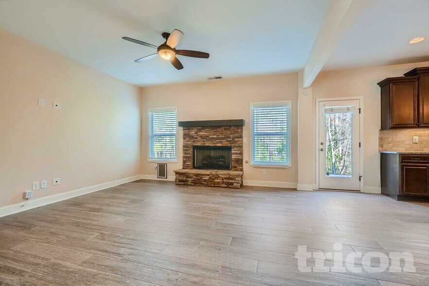 Building Photo - 922 Ashton Park Dr SW