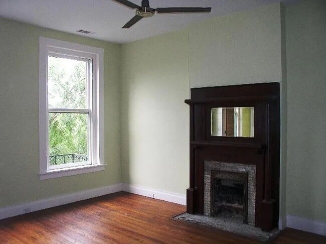 Building Photo - Two Story Apartment on Broad Street