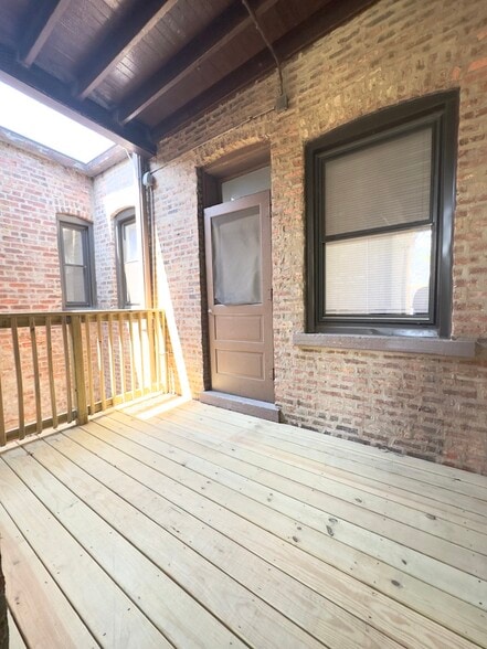 Building Photo - 1251 W Rosemont Ave