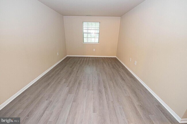 Building Photo - 800 College Ln