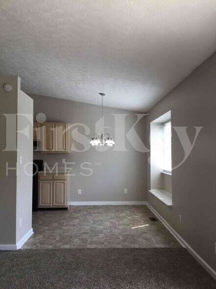 Building Photo - 274 Meadow Glen Dr