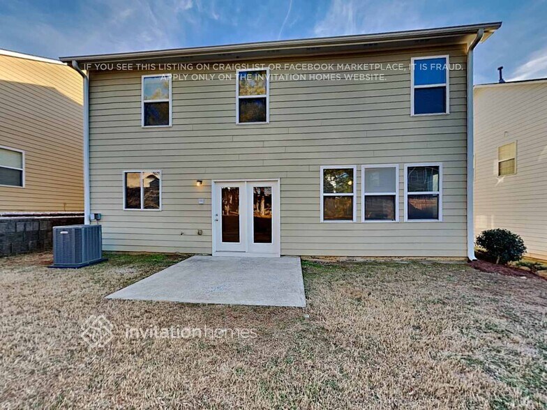 Building Photo - 380 Roseglen Dr NW