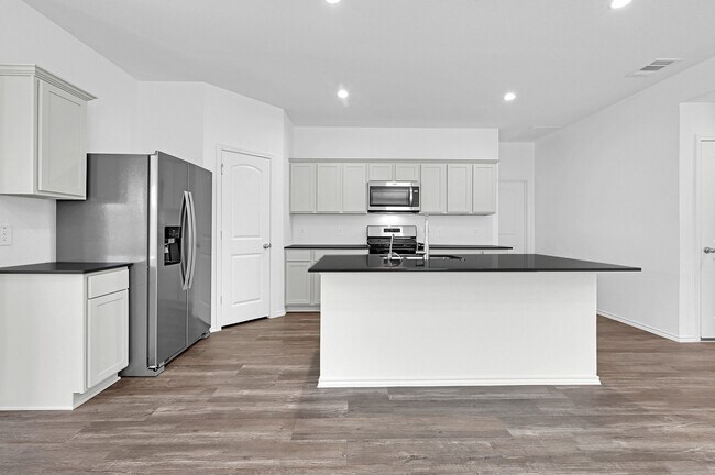 Building Photo - 40623 Spruce Ln