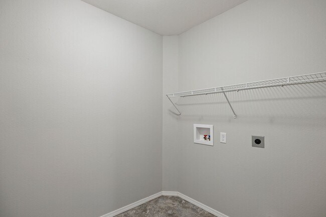 Building Photo - 1119 S Calabria Ave