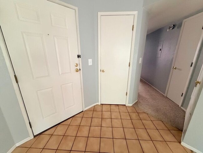 Building Photo - Reno Riverfront Condo - Single Story with Garage