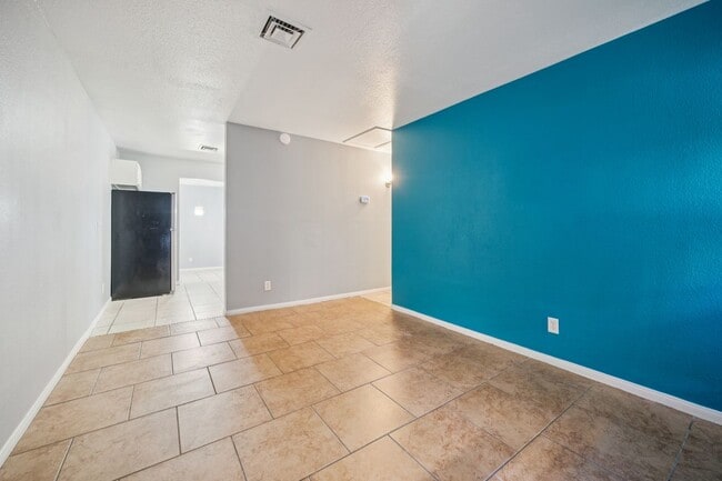 Building Photo - 3921 Torsby Pl