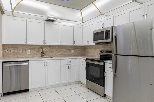 Building Photo - 13250 SW 4th Ct