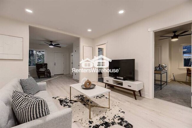 Building Photo - 12-17 MONTH LEASE! Available 7/14! Light A...