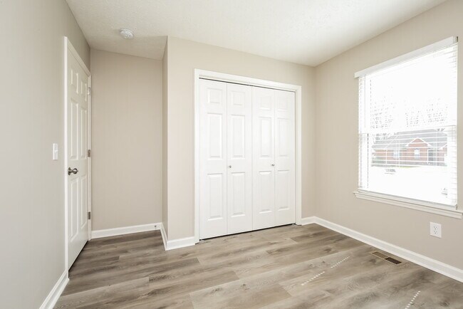 Building Photo - 125 Oak Leaf Dr