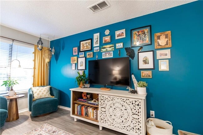 Building Photo - 1960 Wilkins Pl