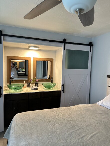 Building Photo - 1203 N Saturn Ave