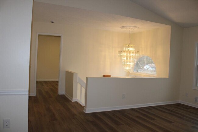 Building Photo - 135 Omega Dr